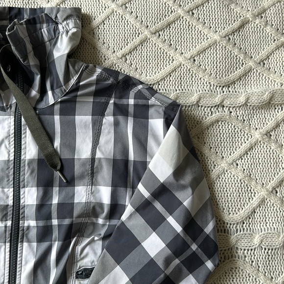 Lululemon *Rare* Seek The Peak Plaid Running Jacket - Picture 4 of 9